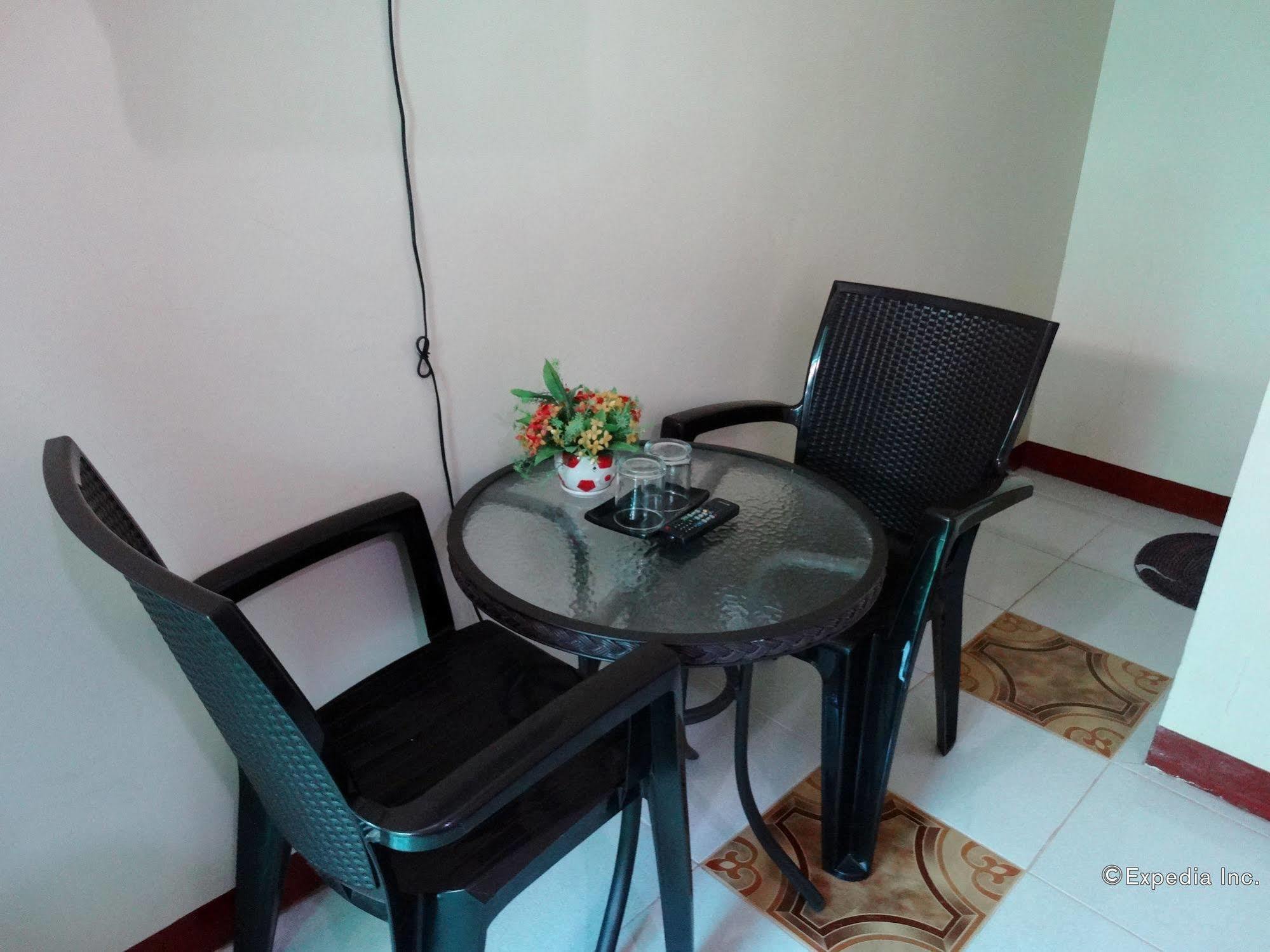 D'Lucky Garden Inn & Suites Tiniguiban Exterior foto