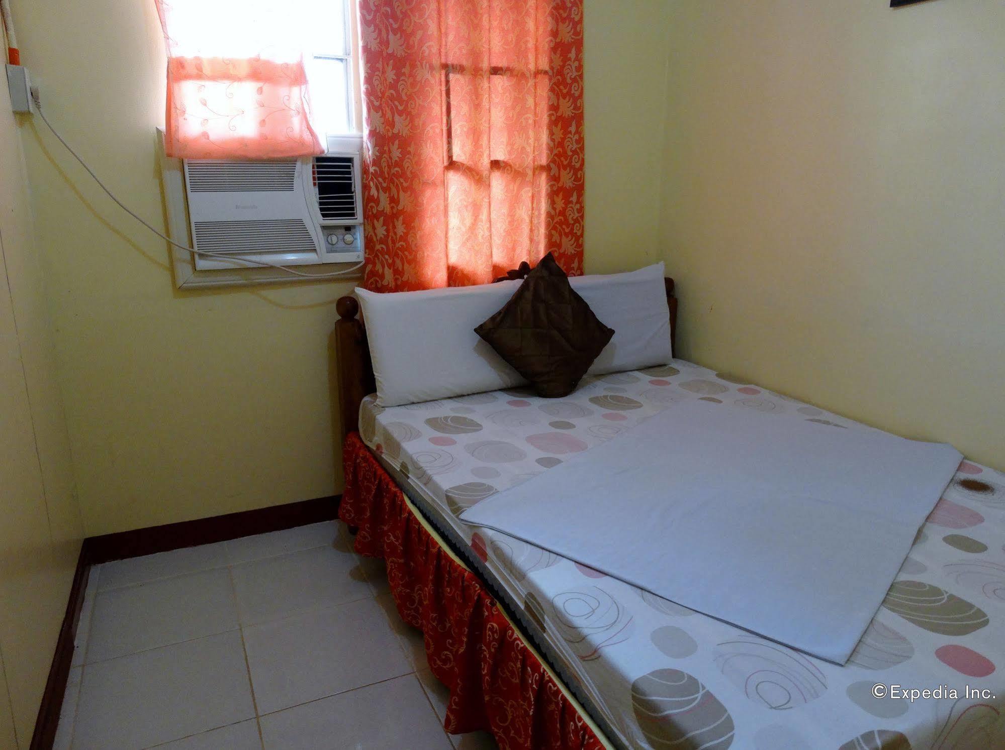 D'Lucky Garden Inn & Suites Tiniguiban Exterior foto